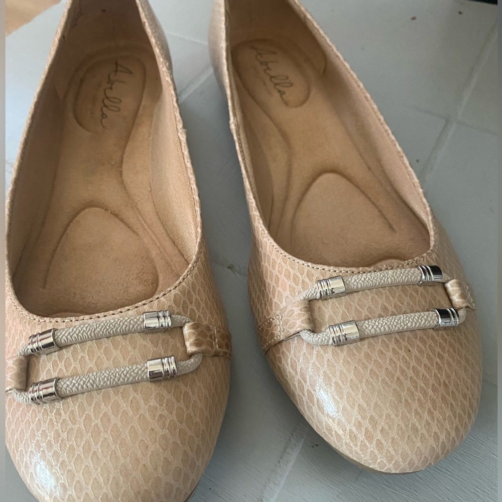 Abella Beige Textured Flats